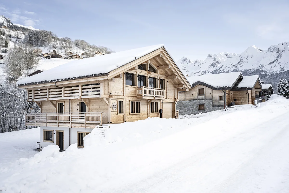 Le chalet Zenspace sous la neige au Grand-Bornand, dans les Alpes