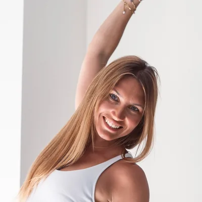 Portrait d'Alexandra, co-fondatrice et professeure de yoga Flowaway