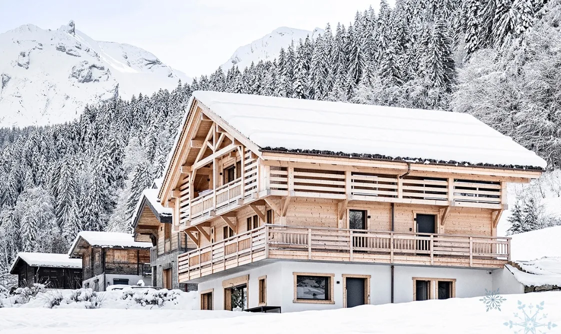 Le chalet sous la neige au Grand-Bornand — Retraite yoga Éveil Hivernal Flowaway