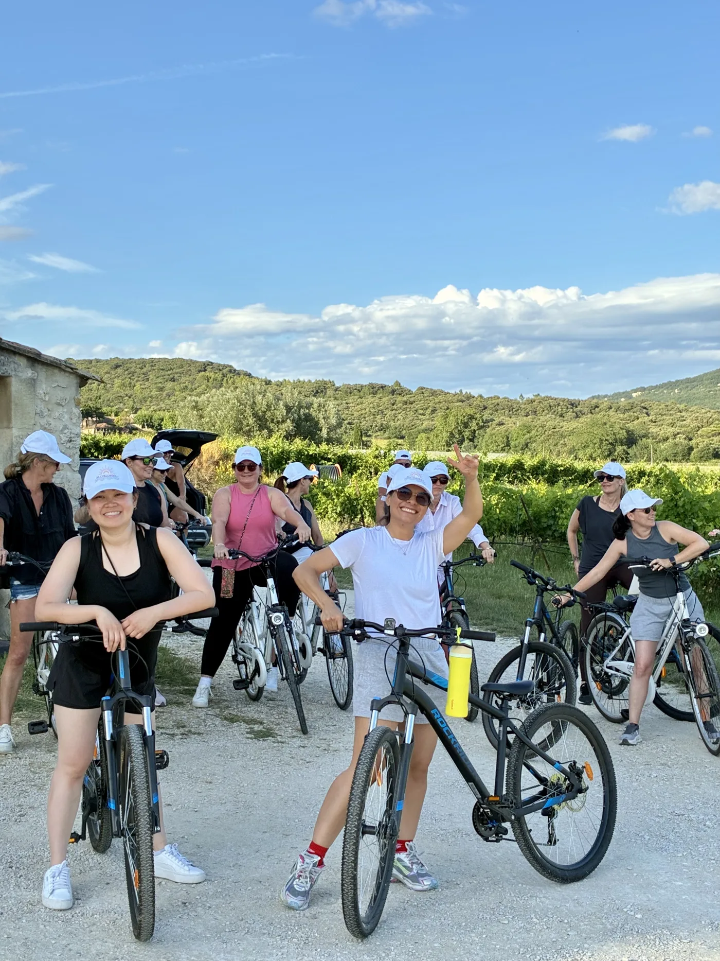 Sortie à vélo dans les vignes — The Provence Edition, retraite yoga Flowaway
